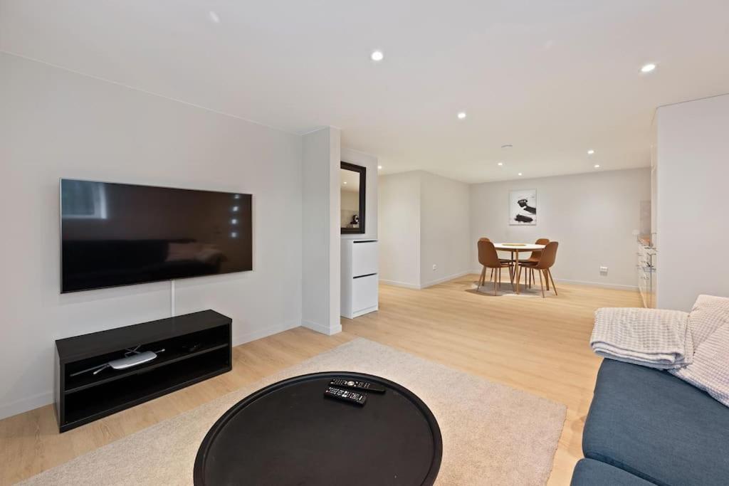 Practical Basement Apt With All Home Comforts Close To City Centre Stavanger Exterior photo