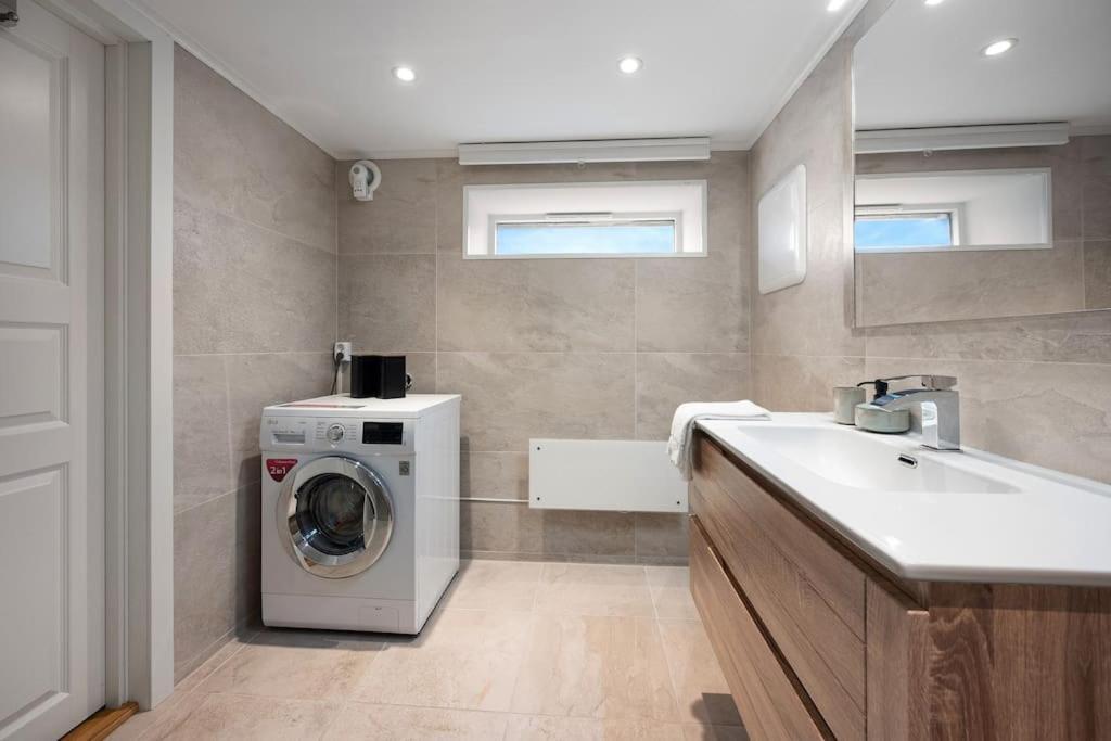 Practical Basement Apt With All Home Comforts Close To City Centre Stavanger Exterior photo